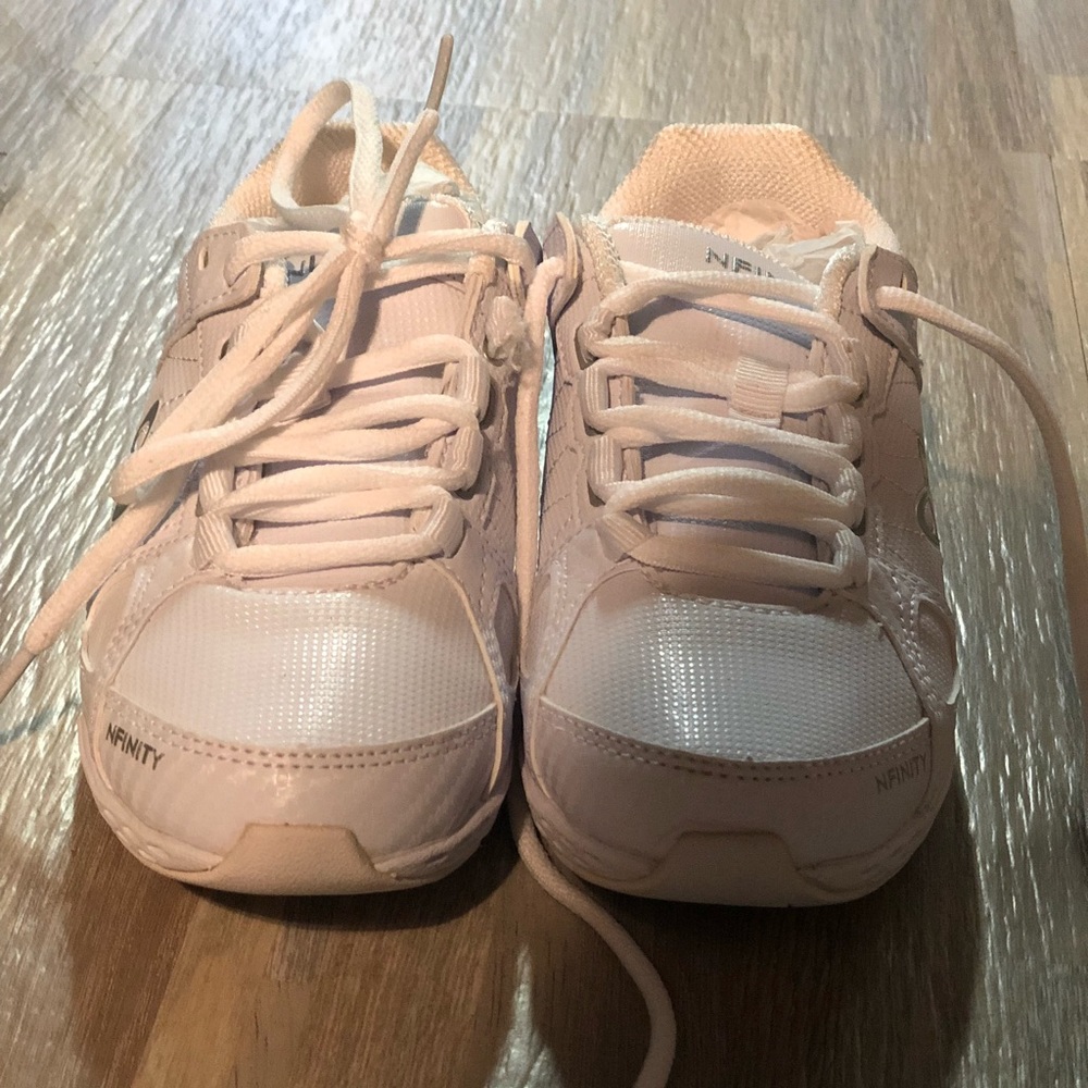Nfinity Rival Sideline Size 4 shoe - used